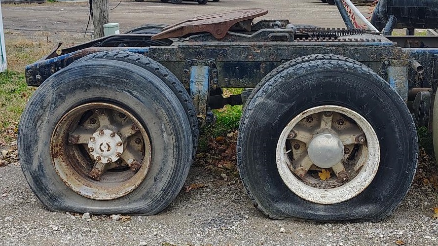 1981 PETERBILT Cabover - Image 22